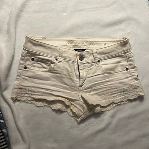 A&E white shirt shorts